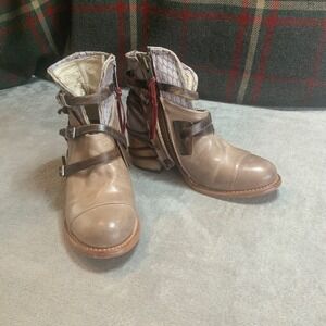 Freebird Crue Leather Snakeskin Strappy Buckle Ankle Boots Taupe Size 8